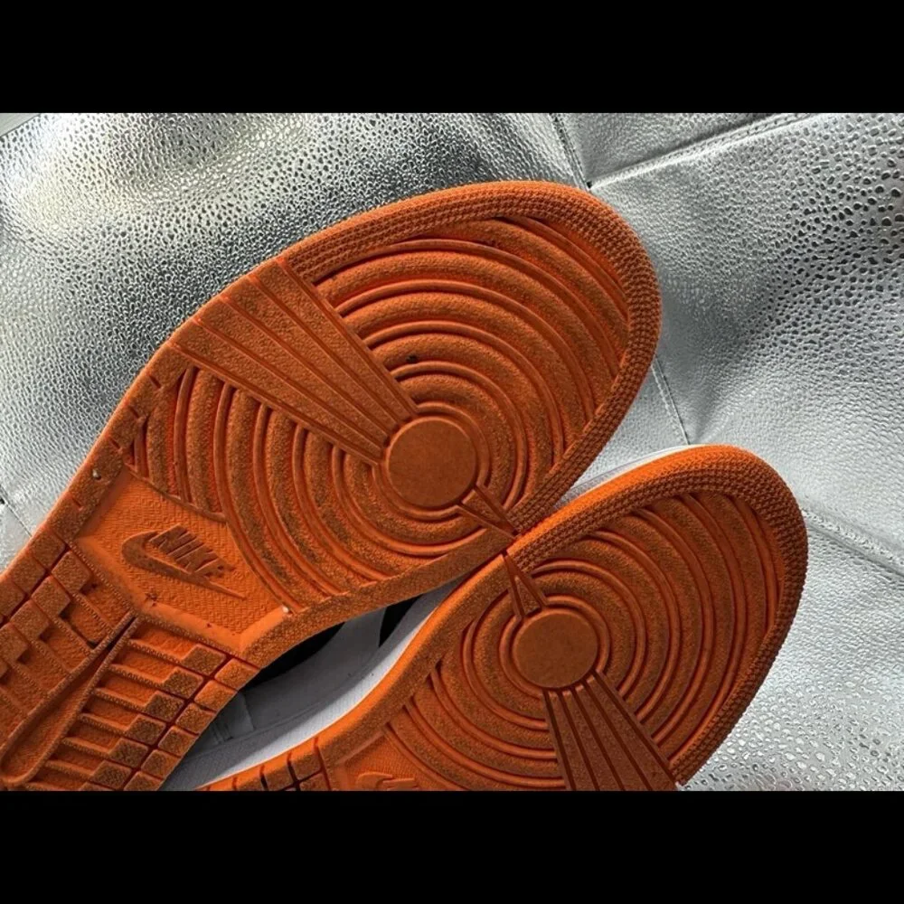 RARE 🚀 Size 11 - Jordan 1 Retro High Electro Orange‎ White Leather 555088-180